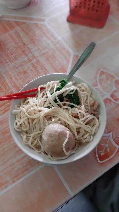 BAKSO TENIS & MIE AYAM KINASIH