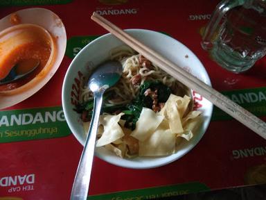 MIE AYAM DAN BAKSO PAK ROJI