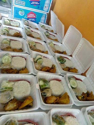 RICA RICA MENTHOG DAN AYAM GORENG WARUNG BU TIKUK