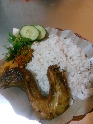 RICA RICA MENTHOG DAN AYAM GORENG WARUNG BU TIKUK