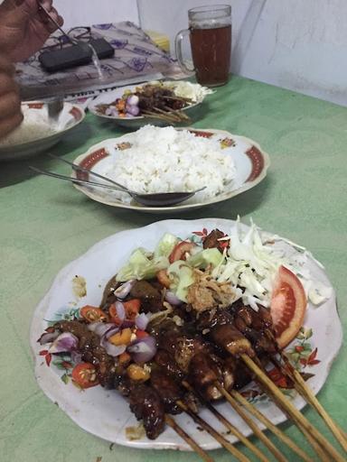 SATE AYAM & KAMBING CAK ROPI