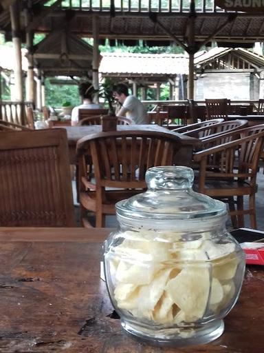 SAUNG MAKAN BU EMPAT