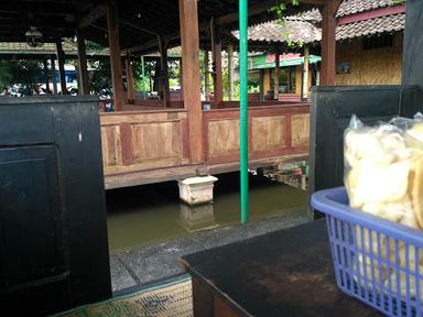 SOTO KUDUS NASI CAMPUR BALI