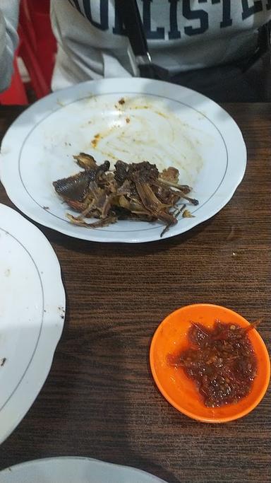 WARUNG MAKAN AYAM PAK YADI