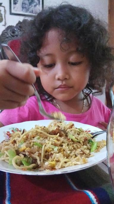 WARUNG NASI GORENG PAK GEMBIL