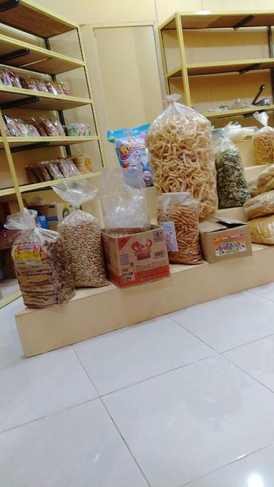 CEMILAN MBAK TUTIK (KEMALA SNACK)