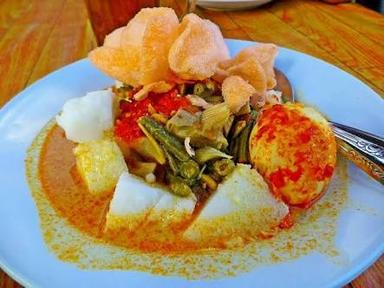 NASI UDUK PAK DHE LAPANGAN PEMDA MUNTILAN