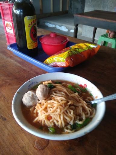 WARUNG MIE AYAM BAKSO DAN KUPAT TAHU