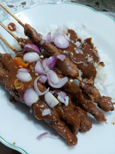 WARUNG SATE AYAM KAMPUNG PAK DIM