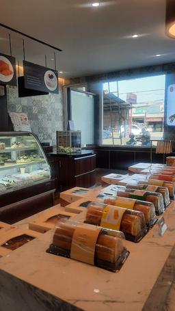 Photo's Holland Bakery Pedurenan