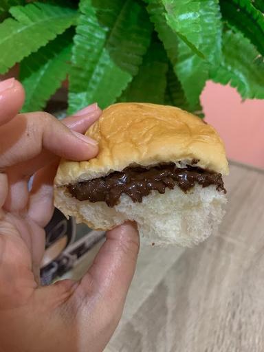 ROTI GEMBONG GEMBUL MUSTIKA JAYA BEKASI