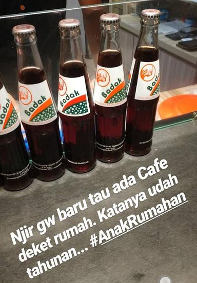 CAFE MAULIN'S