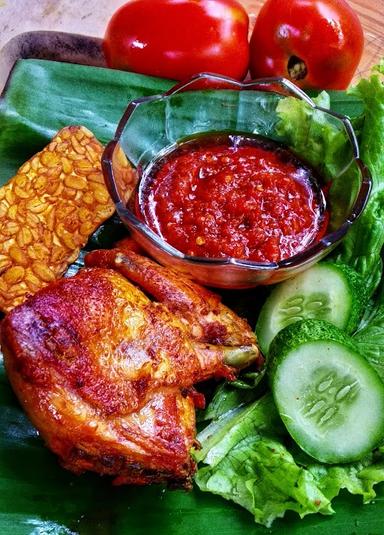 DAPUR AYAM PENYET  IBU ZACKY 