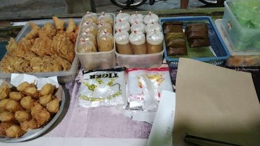 WARUNG NASI UDUK DAN GORENGAN BU NUR