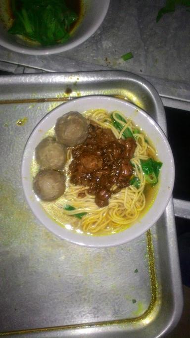 BAKSO & MIE AYAM NGGANDUL