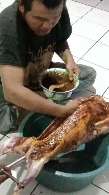 SATE KAMBING DAN SATE AYAM ABAH AZAM