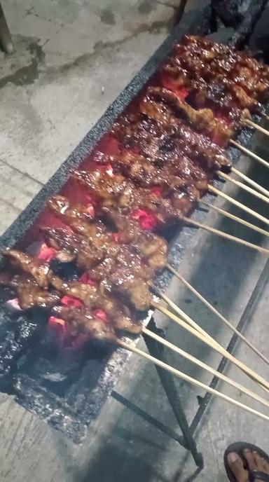 SATE KAMBING DAN SATE AYAM ABAH AZAM