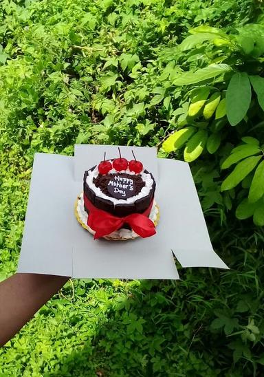 RETNO KUE ULTAH