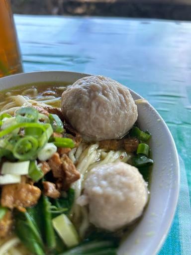 BAKSO DAN MIE AYAM MAS PUR