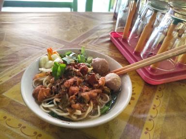 MIE AYAM BAKSO BAROKAH KULON NGAPAK NANGGULAN