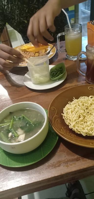 WARUNG MAKAN YENNY CHINESE FOOD