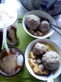 Photo's Bakso Bmc (Bakso & Mie Ayam Cahaya)