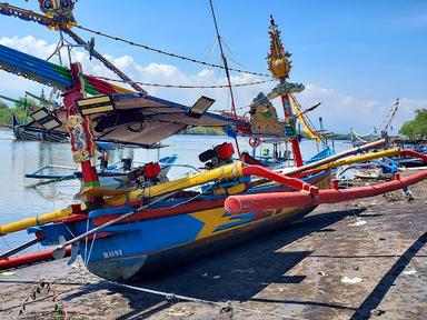 LESEHAN IKAN BAKAR UJUNG PERANCAK