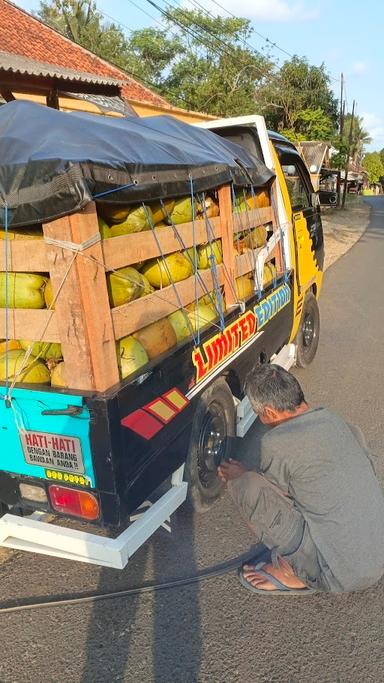 WARKOP DAN KELAPA MUDA