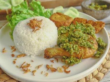 AYAM GORENG SAMBAL IJO, IBU YULI