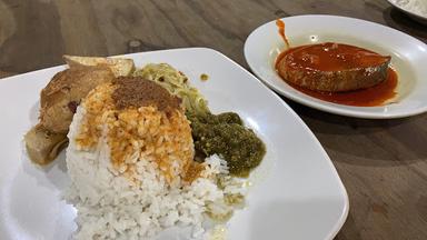 RUMAH MAKAN BUNGO TANJUANG