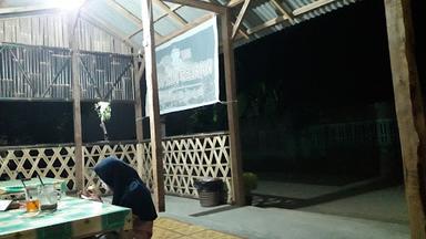 WARUNG LESEHAN MBAK DHUT