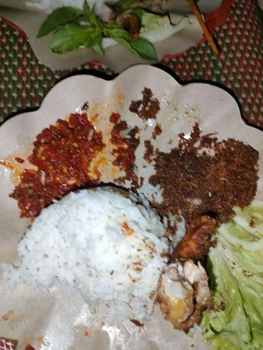 AYAM DAN PARU GORENG REMPAH PODJO DJATI