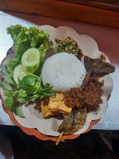 AYAM DAN PARU GORENG REMPAH PODJO DJATI