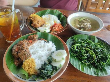 AYAM GORENG KUNING CAK GEMBONG