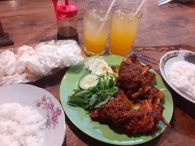 AYAM PEDAS ARTOMORO