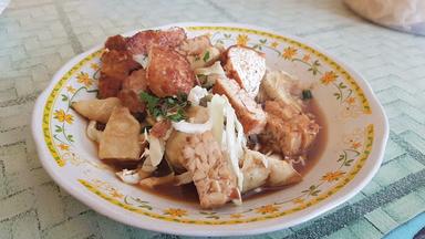 GADO-GADO DAN LONTONG OPOR BU WID