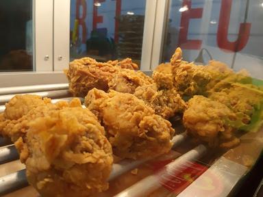 I'CHICKS FRIED CHICKEN