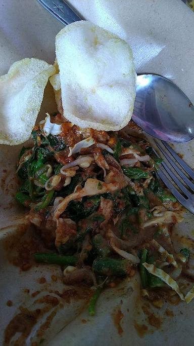 LOTEK & GADO-GADO BU YATI BANTENG