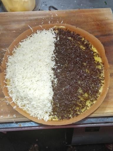 MARTABAK TERANG BULAN SARI RASA LBS