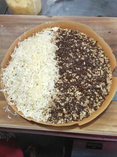 MARTABAK TERANG BULAN SARI RASA LBS