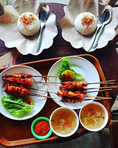 SATE AYAM BUMBU MERAH GEMBUL