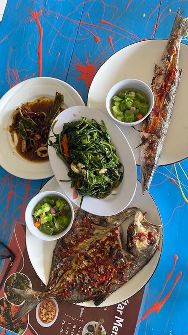 SEAFOOD DAN IKAN BAKAR TIMUR