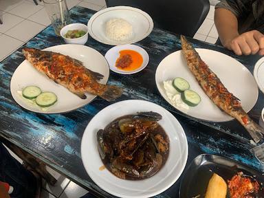 SIO MANISE SEAFOOD & IKAN BAKAR