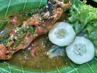 SPESIAL SAMBAL PEDAS & AYAM GORENG BUMBU REMPAH MBAH SUDI