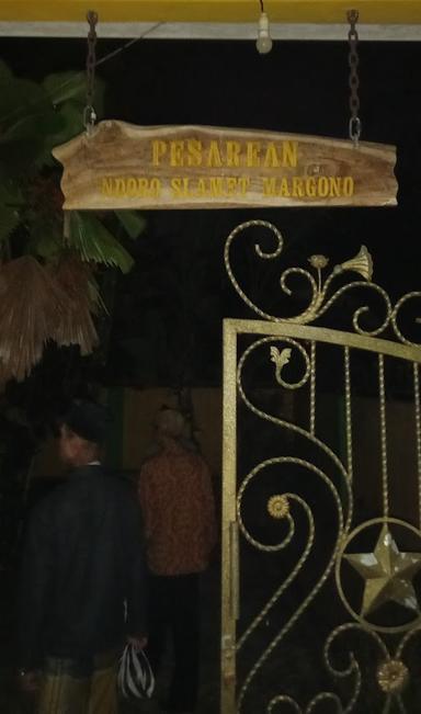 WARUNG GAUL PAK ARIFIN