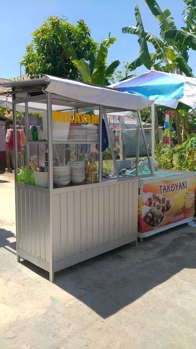 BAKSO & MIE AYAM AGUNG SAPUTRA