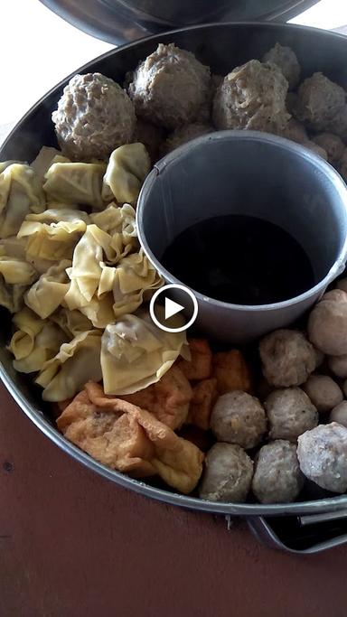 BAKSO URAT & MIE AYAM GOYANG LIDAH