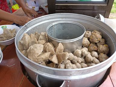 WARUNG BAKSO & MIE AYAM