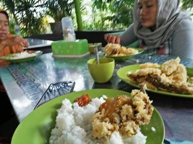 WARUNG LESEHAN GENTONG