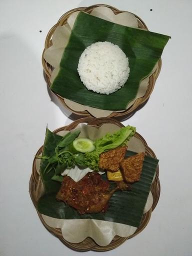 AYAM PENYET PEKALONGAN